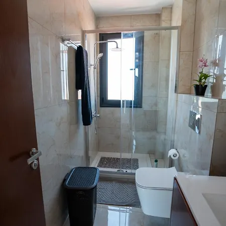 Arma Cielo Iii, 2-bed Cosy Flat * Paphos