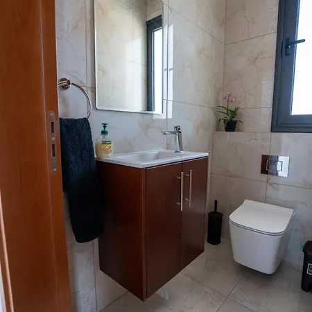 Arma Cielo Iii, 2-bed Cosy Flat Πάφος