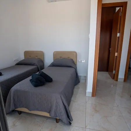 Arma Cielo Iii, 2-bed Cosy Flat *