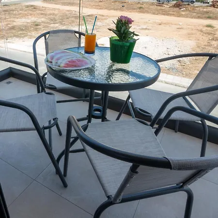 Arma Cielo Iii, 2-bed Cosy Flat * Πάφος