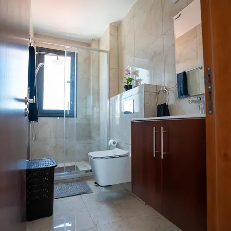 Arma Cielo Iii, 2-bed Cosy Flat