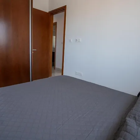 Arma Cielo Iii, 2-bed Cosy Flat Apartment *