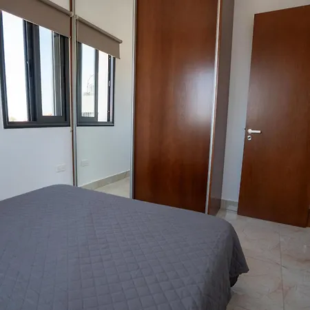 Arma Cielo Iii, 2-bed Cosy Flat *