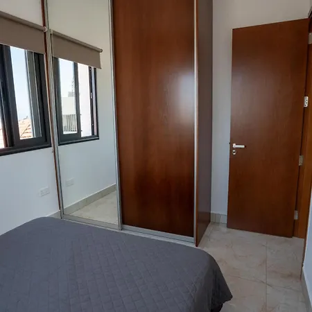 Arma Cielo Iii, 2-bed Cosy Flat *