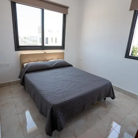 Arma Cielo Iii, 2-bed Cosy Flat Apartment
