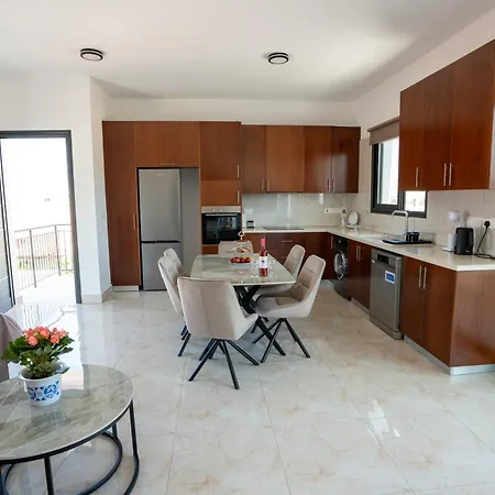 Apartment Arma Cielo Iii, 2-bed Cosy Flat Paphos