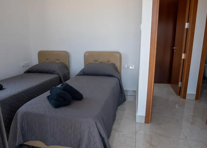 Arma Cielo Iii, 2-bed Cosy Flat *