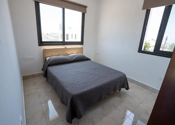 Arma Cielo Iii, 2-bed Cosy Flat アパート