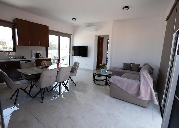 アパート Arma Cielo Iii, 2-bed Cosy Flat パ フォス