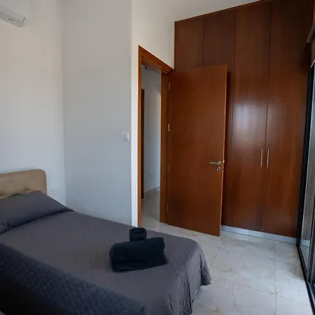 Arma Cielo Iii, 2-bed Cosy Flat *
